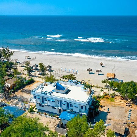 Club Monet Beachfront Resort By Cocotel Cabangan Ngoại thất bức ảnh