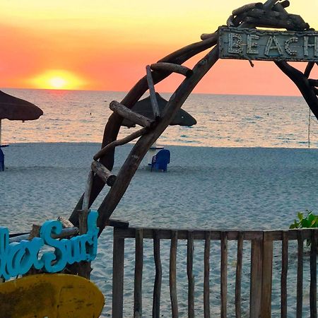 Club Monet Beachfront Resort By Cocotel Cabangan Ngoại thất bức ảnh
