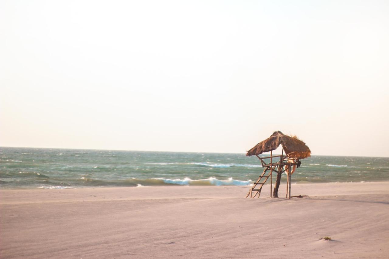 Club Monet Beachfront Resort By Cocotel Cabangan Ngoại thất bức ảnh