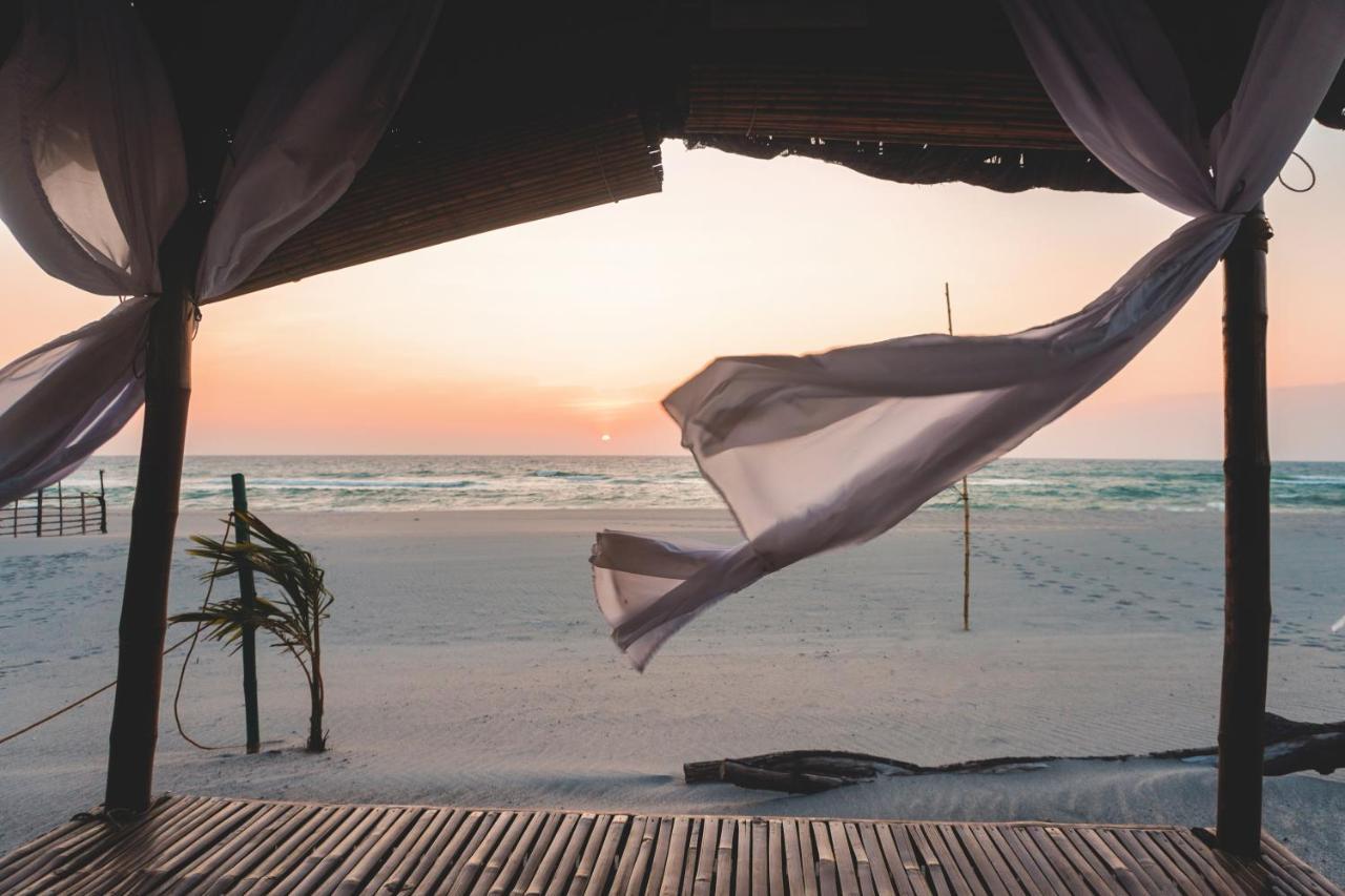 Club Monet Beachfront Resort By Cocotel Cabangan Ngoại thất bức ảnh