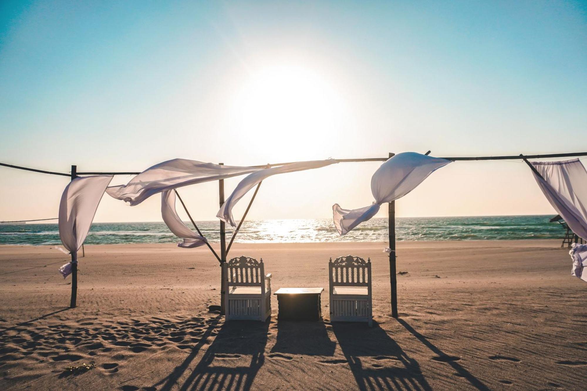 Club Monet Beachfront Resort By Cocotel Cabangan Ngoại thất bức ảnh