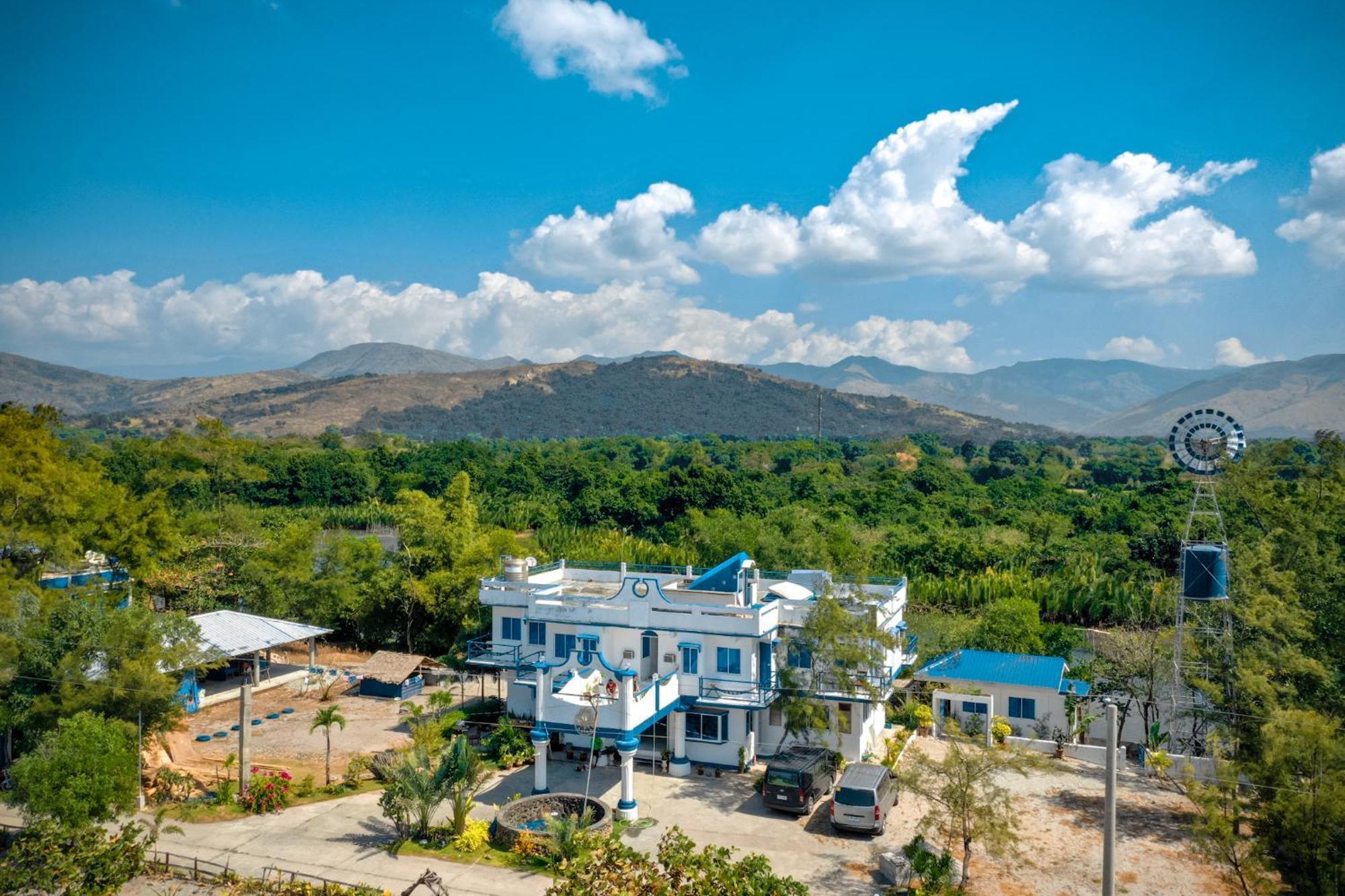 Club Monet Beachfront Resort By Cocotel Cabangan Ngoại thất bức ảnh