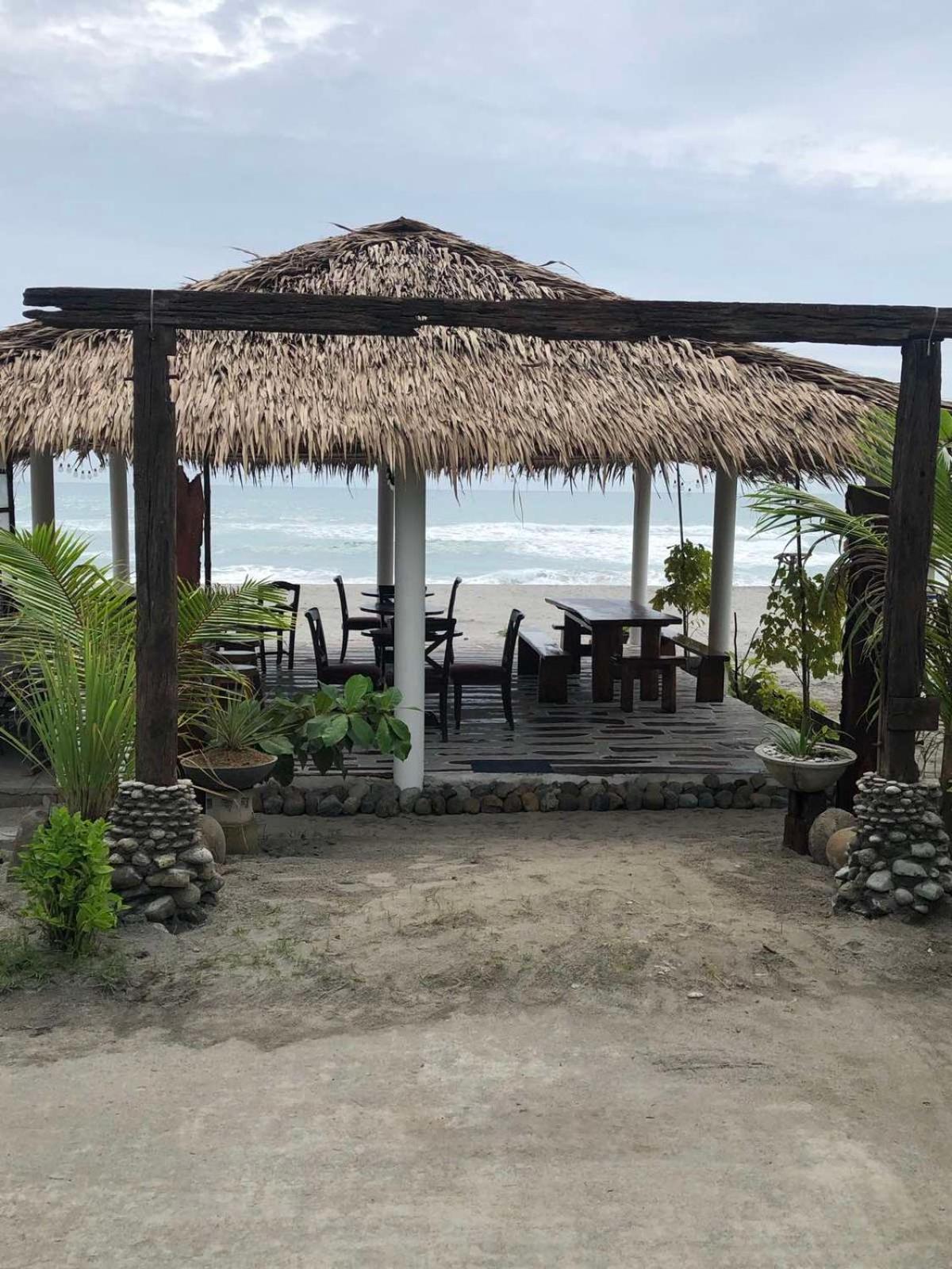 Club Monet Beachfront Resort By Cocotel Cabangan Ngoại thất bức ảnh