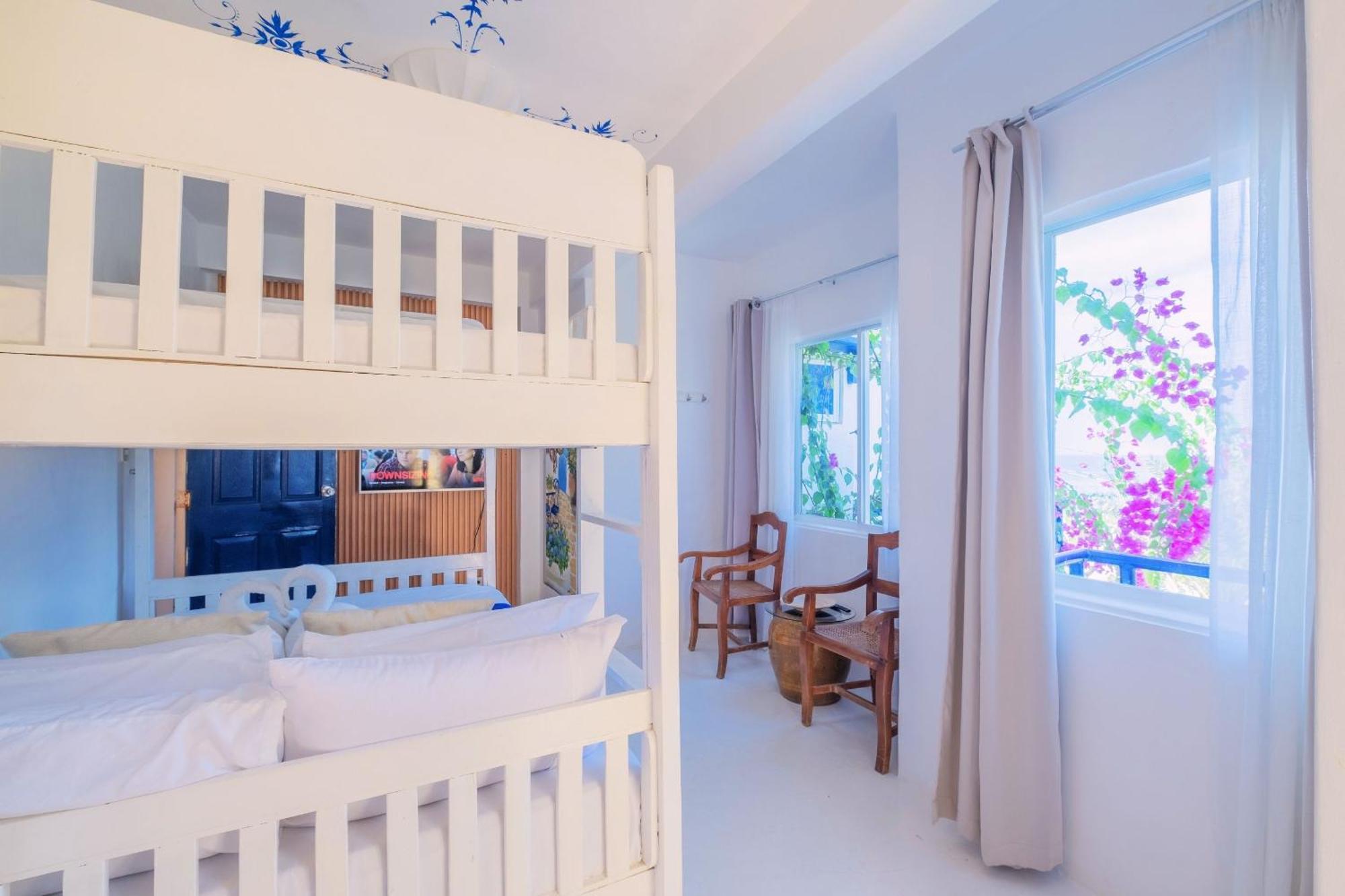 Club Monet Beachfront Resort By Cocotel Cabangan Phòng bức ảnh