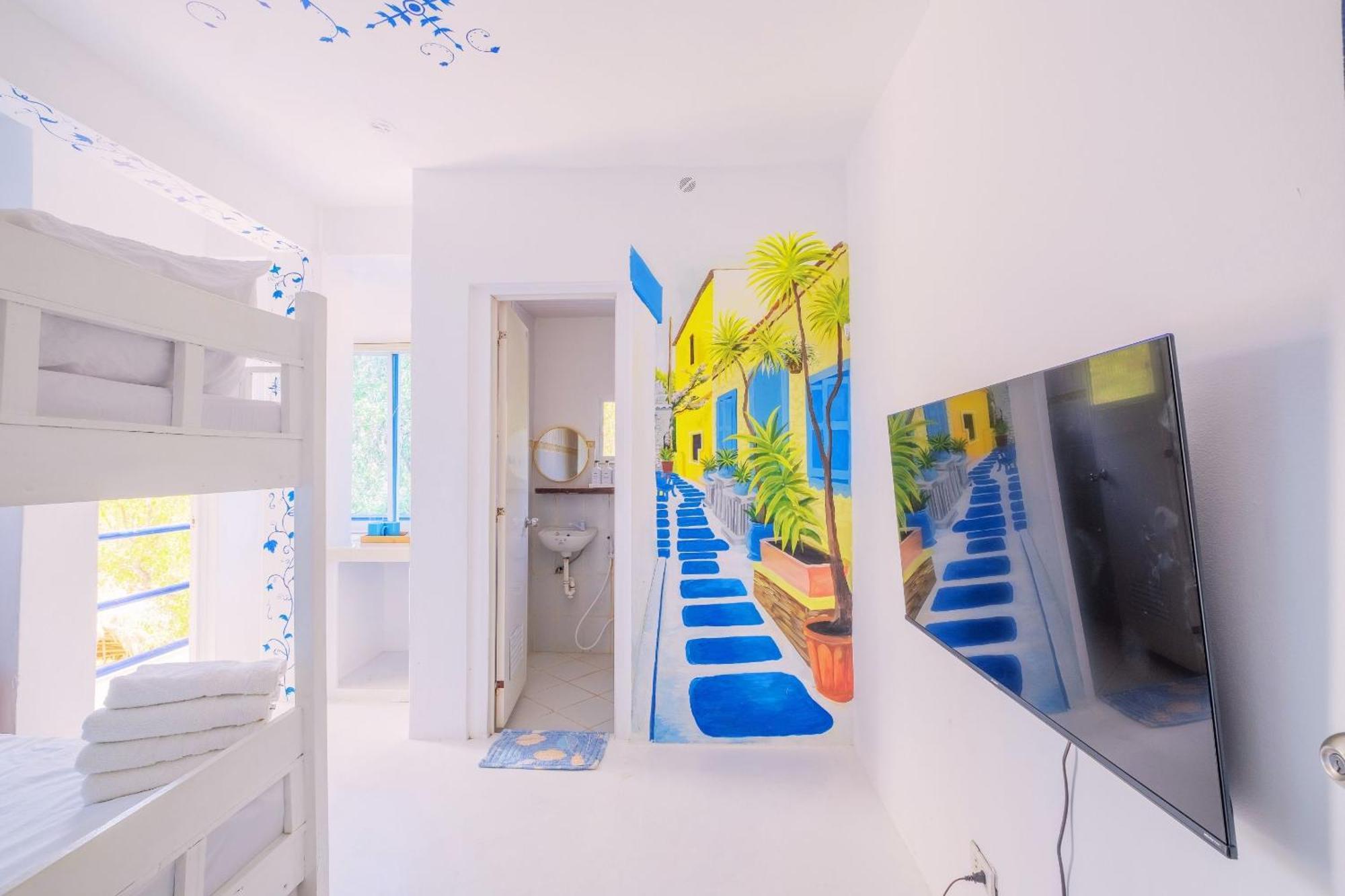 Club Monet Beachfront Resort By Cocotel Cabangan Phòng bức ảnh