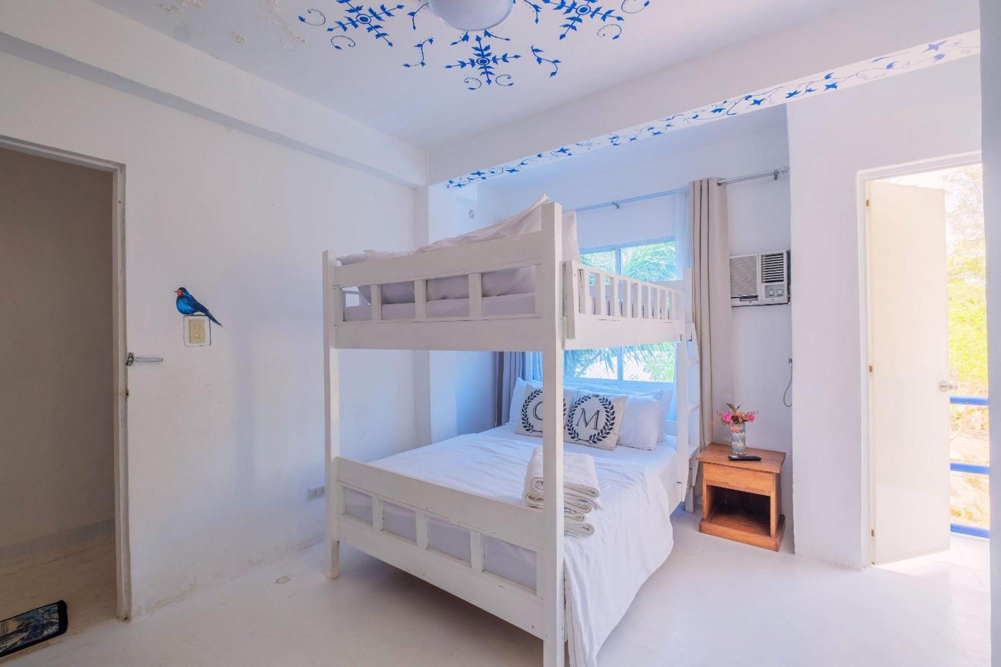 Club Monet Beachfront Resort By Cocotel Cabangan Phòng bức ảnh