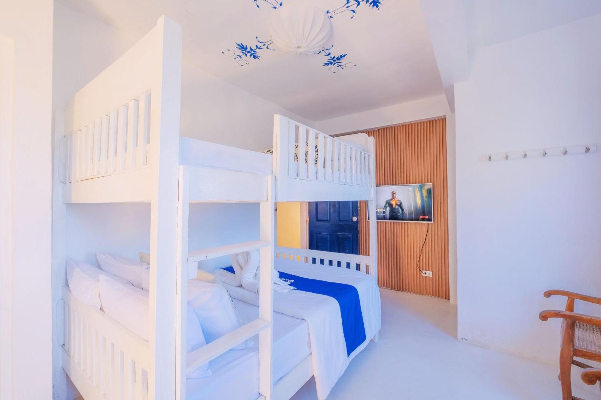 Club Monet Beachfront Resort By Cocotel Cabangan Phòng bức ảnh
