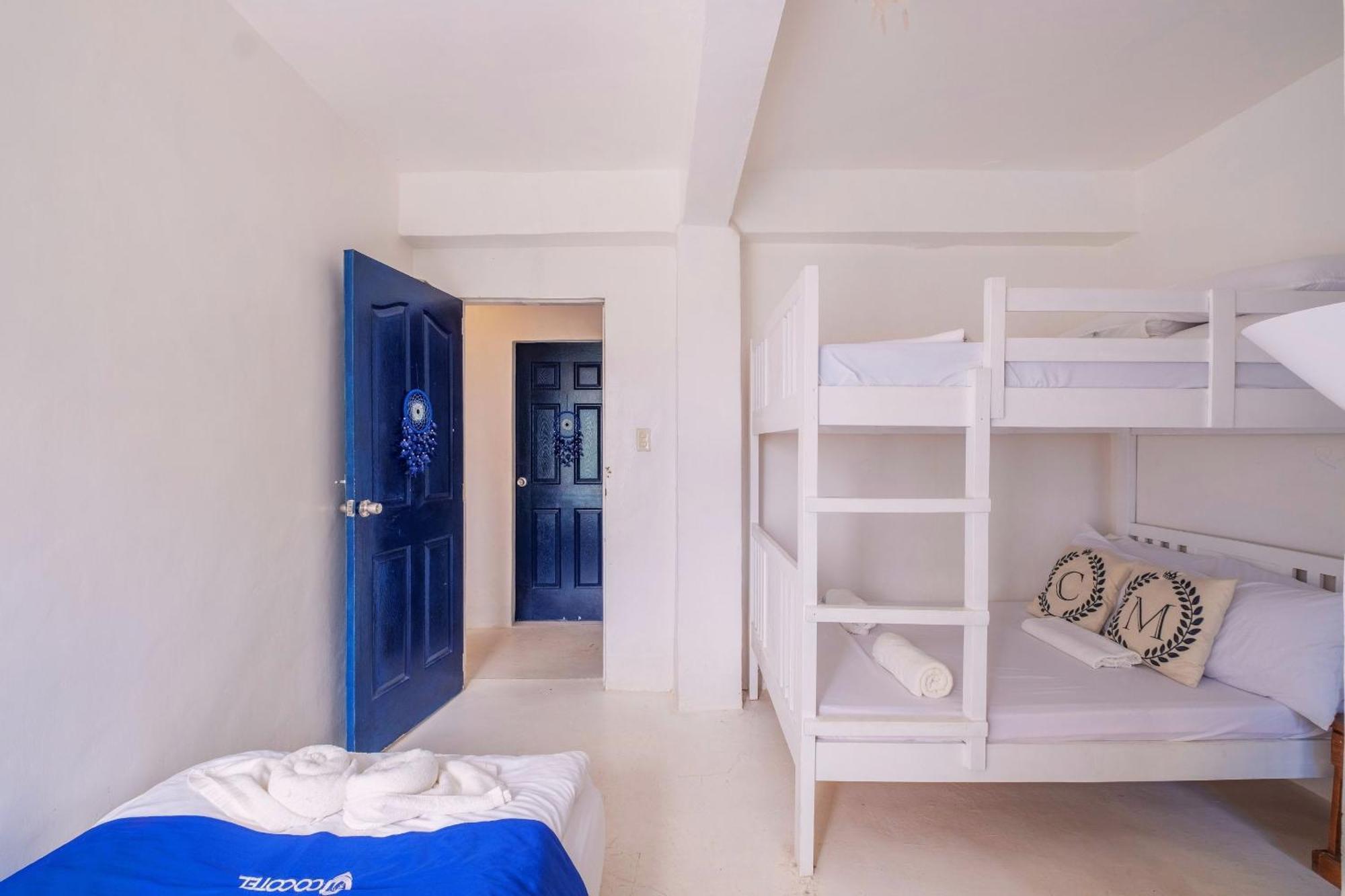 Club Monet Beachfront Resort By Cocotel Cabangan Phòng bức ảnh
